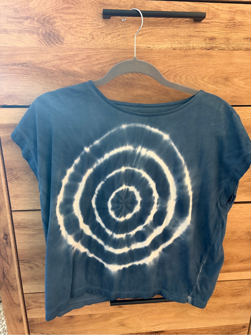 Blue Tie-Dye Short Sleeve Women's Top - Casual Circle Pattern
